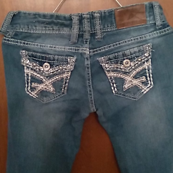 Women's distressed jeans - Picture 6 of 9